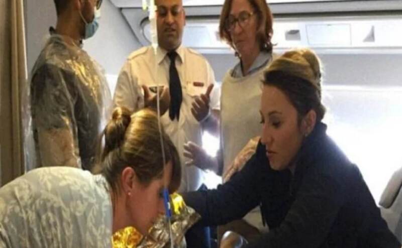 भारतीय मूल के डॉक्टर ने 35 हजार फीट की ऊंचाई पर उड़ रहे विमान में कराई डिलीवरी