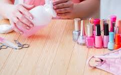 नेल रिमूवर का उपयोग इन कामों में भी कर सकती हैं आप