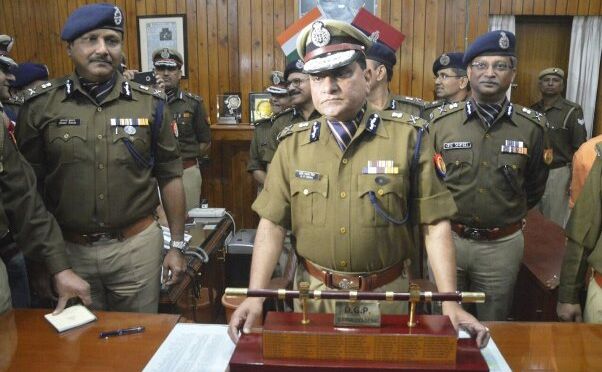 बिगड़ी कानून-व्यवस्था पर मुख्यमंत्री ने डीजीपी को तलबकर जताई नाराजगी बिगड़ी कानून-व्यवस्था पर मुख्यमंत्री ने डीजीपी को तलबकर जताई नाराजगी