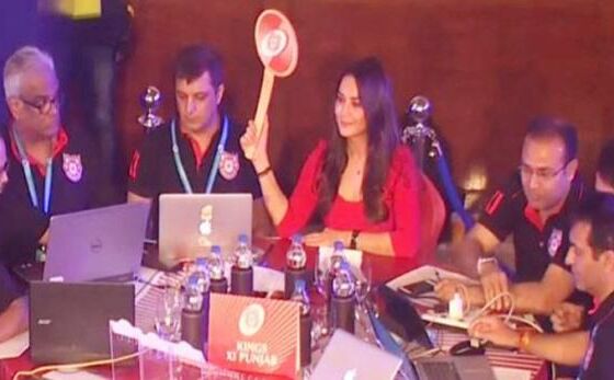 IPL ऑक्शन LIVE: मनीष पांडे को SRH ने 11Cr, क्रिस लिन को KKR ने 9.6Cr में खरीदा