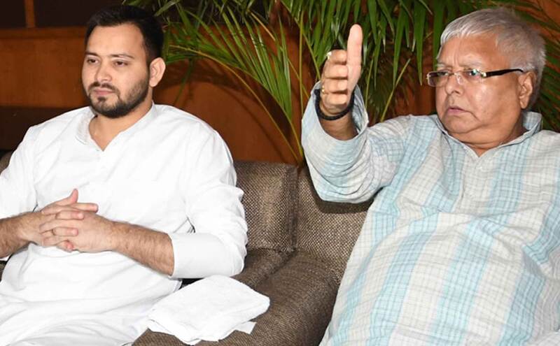 पिता लालू यादव से तेजस्वी ने की मुलाकात, आरजेडी और सीट शेयरिंग पर हुई लंबी बातचीत