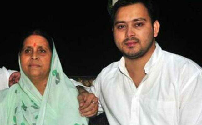 आईआरसीटीसी घोटाले में राबड़ी, तेजस्वी को मिली जमानत, लालू के खिलाफ वारंट