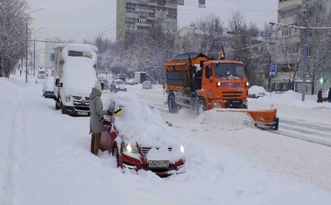 मॉस्को में बर्फबारी और ठंड ने तोड़ा रिकॉर्ड, हुई मौत, आपात की घोषणा