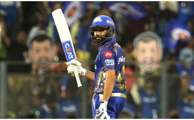 रोहित बने रनरसिया, वानखेड़े मैदान पर विराट की फिर डूबी लुटिया