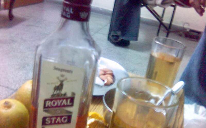 मधुशाला जाने वालों को राहत देगी योगी सरकार, कम हो सकता है दारू पर टैक्स