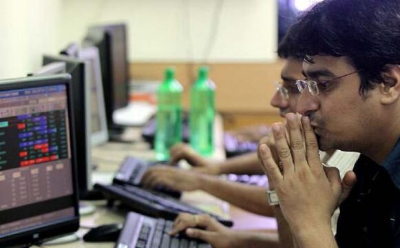 शेयर बाजार पर ग्लोबल मार्केट का असर, सेंसेक्स 400 अंक टूटा