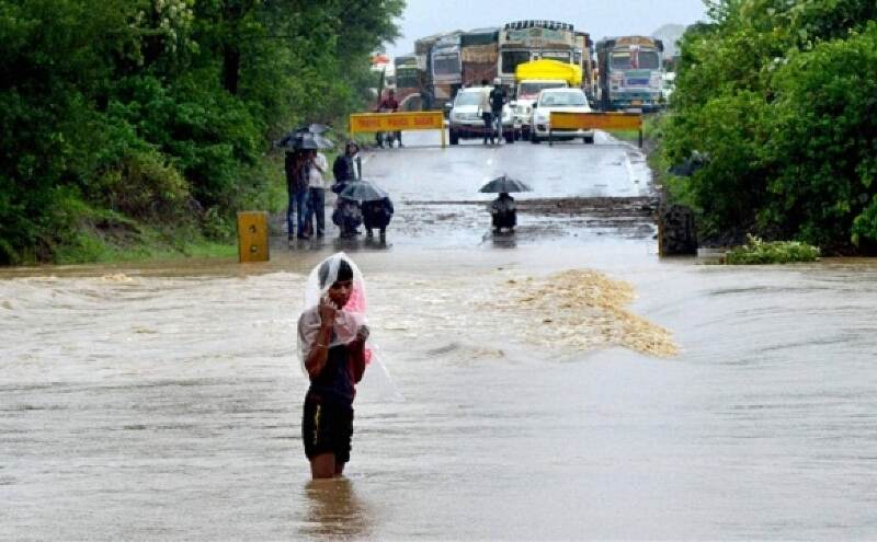 मध्यप्रदेश: भारी बारिश के कारण उफान पर बेतवा नदी, फंसे हुए 20 लोगों को बचाया गया