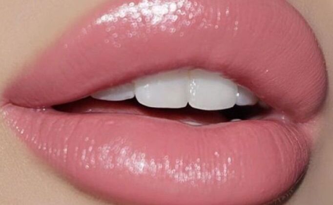 पिंक लिप्स पाने के लिए फॉलो करें ये टिप्स