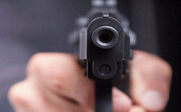 बिहार: पटना में बेखौफ अपराधी, घर में घुसकर सरकारी अधिकारी को मारी गोली बिहार: पटना में बेखौफ अपराधी, घर में घुसकर सरकारी अधिकारी को मारी गोली