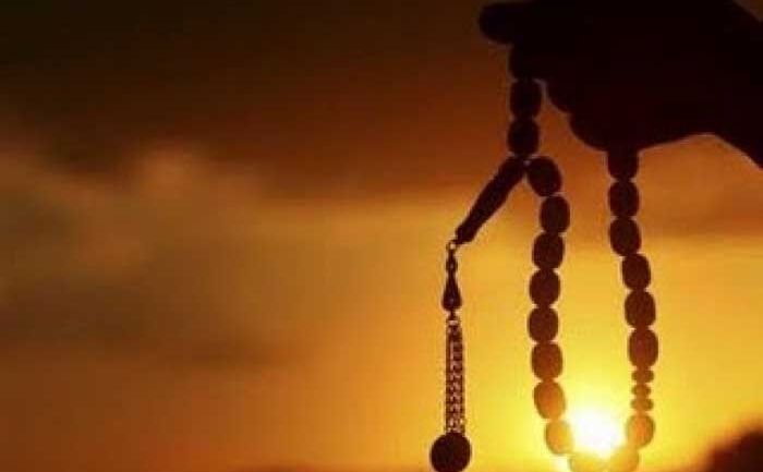 किसी को भी अपनी ओर आकर्षित करने के लिए बोलें ये वशीकरण मंत्र, लोग खींचे चले आएंगे