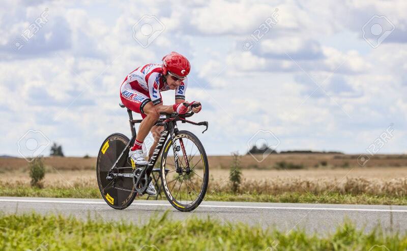 तेलंगाना के रशियन साइक्लिस्ट को चोर समझकर पीटा