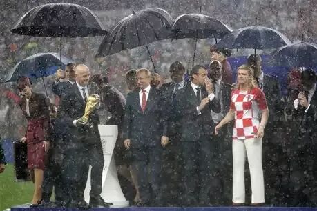 व्लादिमीर पुतिन ने दिया फुटबॉल प्रेमियों को ये बड़ा तोहफा, रूस में अब...