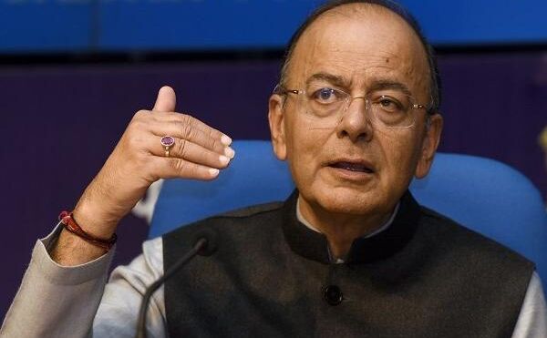 GDP के आंकड़ेबाजी पर जेटली का कांग्रेस को जवाब GDP के आंकड़ेबाजी पर जेटली का कांग्रेस को जवाब