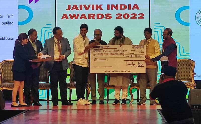 Farmers, state governments and institutions honored with Jaivik India Awardsfor their excellent performance in the field of organic farming. Farmers, state governments and institutions honored with Jaivik India Awardsfor their excellent performance in the field of organic farming.