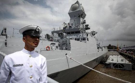 हिंद महासागर में दिखे चीनी युद्धपोत, भारतीय नेवी ने यूं किया स्वागत