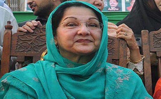 लंदन: नवाज शरीफ की पत्नी कुलसुम का लंबी बीमारी के बाद निधन लंदन: नवाज शरीफ की पत्नी कुलसुम का लंबी बीमारी के बाद निधन