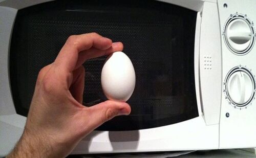 अंडे के साथ भूल कर भी न करना ये भूल, पड़ जाएंगे लेने के देने