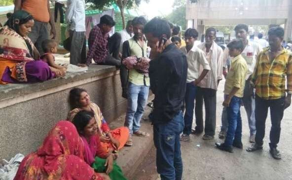 केजीएमयू में लापरवाही से मासूम की मौत, एक ही ऑक्सीजन सिलेंडर से कई बच्चों की नली जोड़ने का आरोप