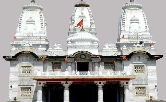 गोरक्षपीठाधीश्वर करते थे दलित सहभोज, मंदिर के प्रधान पुजारी भी हैं दलित