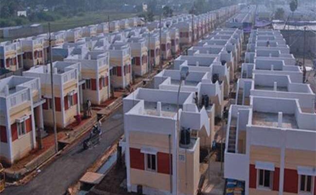 गरीबों के लिए पक्के कागजी मकान बनाने में उत्तर प्रदेश सबसे आगे गरीबों के लिए पक्के कागजी मकान बनाने में उत्तर प्रदेश सबसे आगे
