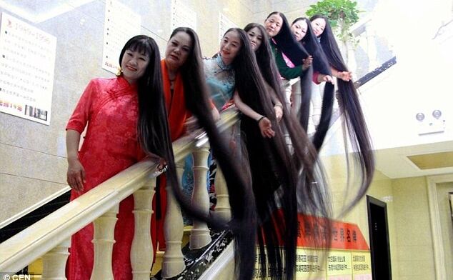 omg.....इस गांव में महिलाओं के बाल होते हैं 7 फुट लंबे! omg.....इस गांव में महिलाओं के बाल होते हैं 7 फुट लंबे!