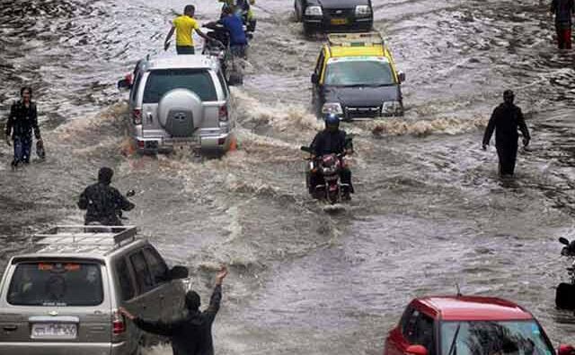 देशभर में बारिश ने मचाया हाहाकार, अब तक 500 से ज्यादा लोगों की हो चुकी हैं मौत देशभर में बारिश ने मचाया हाहाकार, अब तक 500 से ज्यादा लोगों की हो चुकी हैं मौत