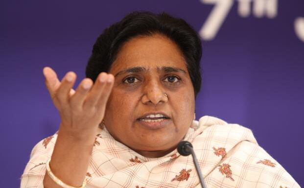 मायावती ने कार्यकर्ताओं को बताया ईवीएम धांधली रोकने का तरीका, बूथ कमेटियां भंग