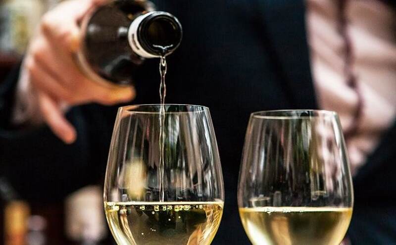 नरेला में शराब बेचते पकड़े गए पति-पत्नी पर दर्ज हैं 31 केस ...