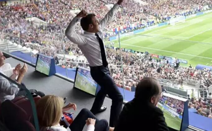 FIFA में चैंपियन बनते ही फ्रांस के राष्ट्रपति स्टेडियम में ही लगे नाचने ओ मनाया जश्न