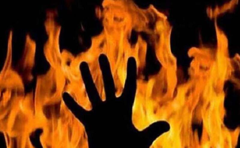 पश्चिम बंगाल: राज्य सचिवालय पहुंचा युवक और लगा ली खुद को आग, 95 प्रतिशत झुलसा