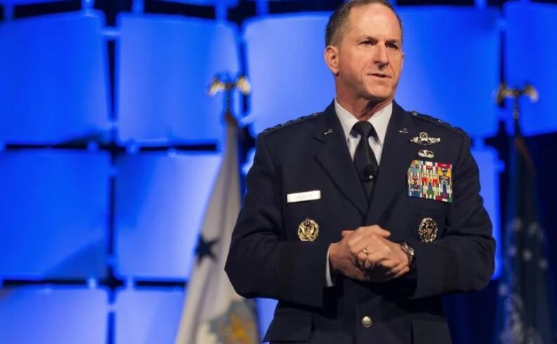 अमेरिका के एयरफोर्स चीफ एशिया के सबसे बड़े सामरिक एयरबेस में....