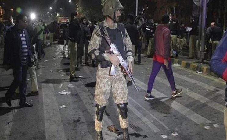 पाकिस्तान में आत्मघाती हमला, 11 सैनिकों की मौत, 13 से ज्यादा घायल