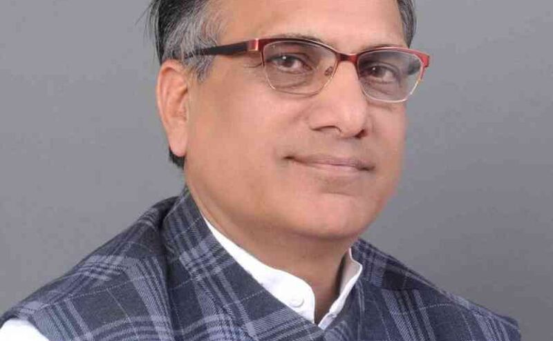 परिजन से विधायक बोले- सांसद मिलने आए हैं, इनका धन्यवाद करें