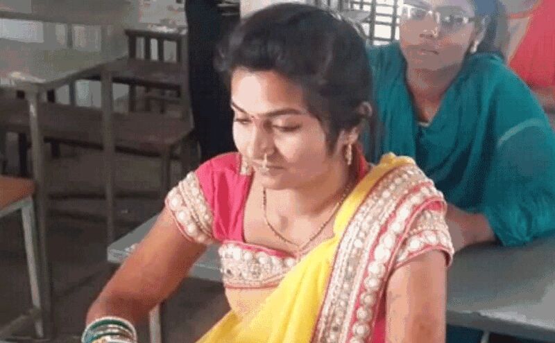 मप्र: विदाई से पहले दुल्‍हन ने दी बीएससी की परीक्षा, 3 घंटे दूल्‍हा करता रहा इंतजार