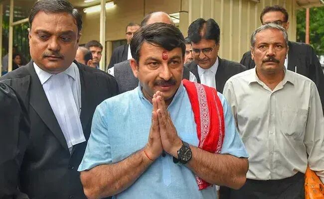 सीलिंग विवाद: कोर्ट की अवमानना में फंसे मनोज तिवारी को सुप्रीम कोर्ट से राहत सीलिंग विवाद: कोर्ट की अवमानना में फंसे मनोज तिवारी को सुप्रीम कोर्ट से राहत