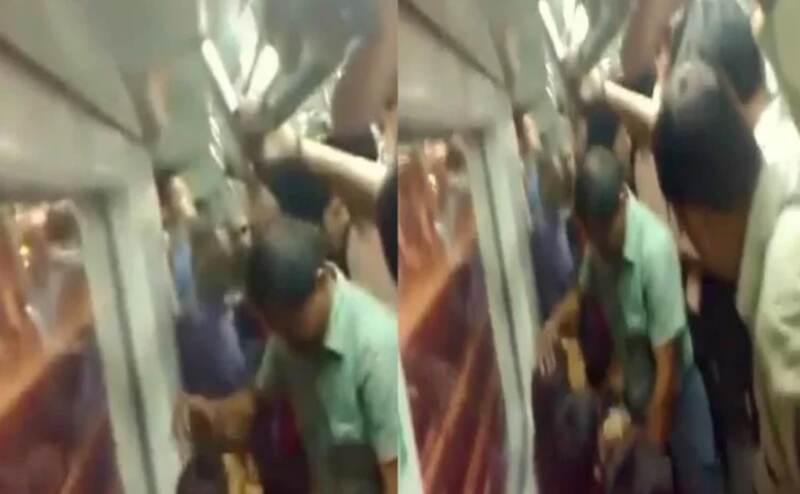 मेट्रो में लड़ रही थी 2 लड़कियां, सारे मजे ले गया एक आदमी, जानिए वायरल हो रहे वीडियो का सच