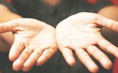 समाज में मान-सम्मान, सरकारी नौकरी रेखाओं का यह योग दिलाता है... समाज में मान-सम्मान, सरकारी नौकरी रेखाओं का यह योग दिलाता है...