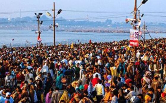 Kumbh Mela 2019: पहले शाही स्नान के साथ प्रयाग की धरती पर कुंभ का आगाज, संतों ने लगाई आस्था की डुबकी