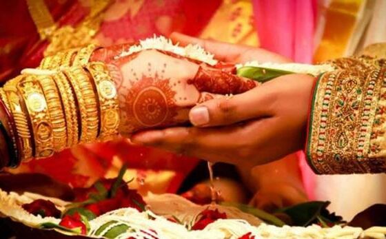 क्यों माता-पिता को पसंद आते हैं NRI दूल्हे? होगी रिसर्च