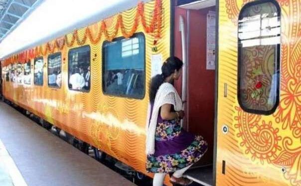 ट्रेन के सफर में भी मिलेगा लग्जरी होटल का मजा, ये है IRCTC का प्लान ट्रेन के सफर में भी मिलेगा लग्जरी होटल का मजा, ये है IRCTC का प्लान
