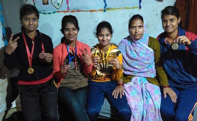 देवरिया में पिता के सपने को पंख लगा रहीं हैं ये UP की खिलाड़ी बेटियां