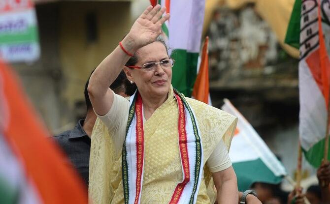 सोनिया ने कार्यकर्ताओं से कहा- 2004 की तरह वक्त से पहले चुनाव करा सकता है केंद्र, खुद को करें तैयार