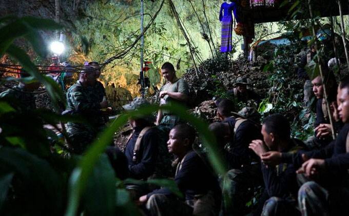 अभी-अभी: थाईलैंड में गुफा से बच्चों का रेस्क्यू शुरू, हुई नेवी सील कमांडो की मौत
