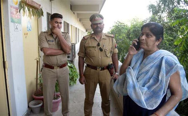 UP विधानपरिषद सभापति के बेटे की हत्या, मां ने गुनाह कबूला; बताई हैरान करने वाली कहानी UP विधानपरिषद सभापति के बेटे की हत्या, मां ने गुनाह कबूला; बताई हैरान करने वाली कहानी