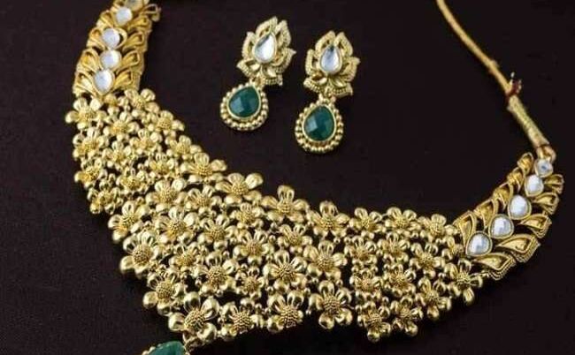 शाही खजानों की नीलामी : भारतीय शाही घरानों के गहने 750 करोड़ रुपये में नीलाम शाही खजानों की नीलामी : भारतीय शाही घरानों के गहने 750 करोड़ रुपये में नीलाम
