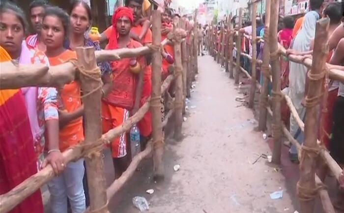 आज सावन के आखिरी सोमवार को मंदिरों में उमड़ा भक्तों का सैलाब