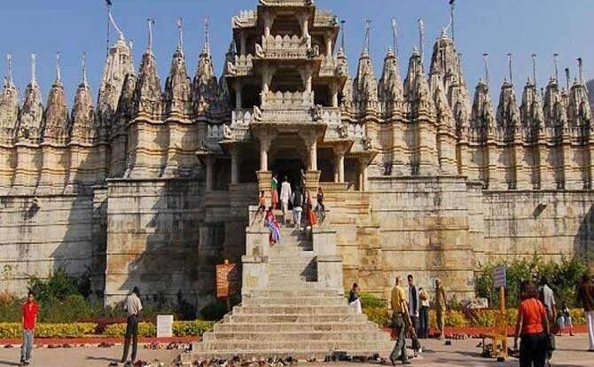 हिन्दू ज़रूर देखें: ताजमहल से भी ज्यादा खूबसूरत है भगवान विष्णु का ये अद्भुत मंदिर जहाँ नाखून से बनाई थी झील !