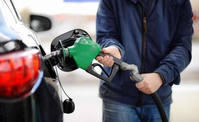 रविवार को पेट्रोल और डीजल की कीमतों में भारी गिरावट, जानें महानगरों के रेट
