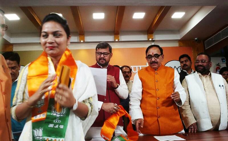 नगर निकाय चुनाव से पहले वाराणसी में बड़ा उलट-फेर, ये सपा नेता शामिल हुई बीजेपी में