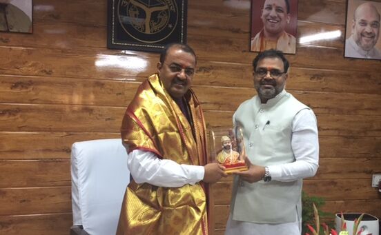 भाजपा के प्रदेश महामंत्री ने केशव प्रसाद मौर्य का किया सम्मान भाजपा के प्रदेश महामंत्री ने केशव प्रसाद मौर्य का किया सम्मान